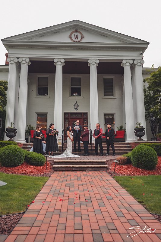 How to pick a wedding venue